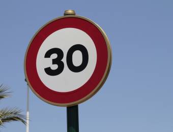 SPEED LIMIT CLOSED BACK