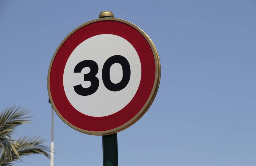 SPEED LIMIT CLOSED BACK